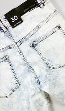 Load image into Gallery viewer, Bleach Blue Gnu Zipper Jean
